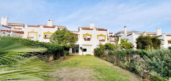 Detached villa for sale in  Calle las Azaleas, 13, Estepona photo 2