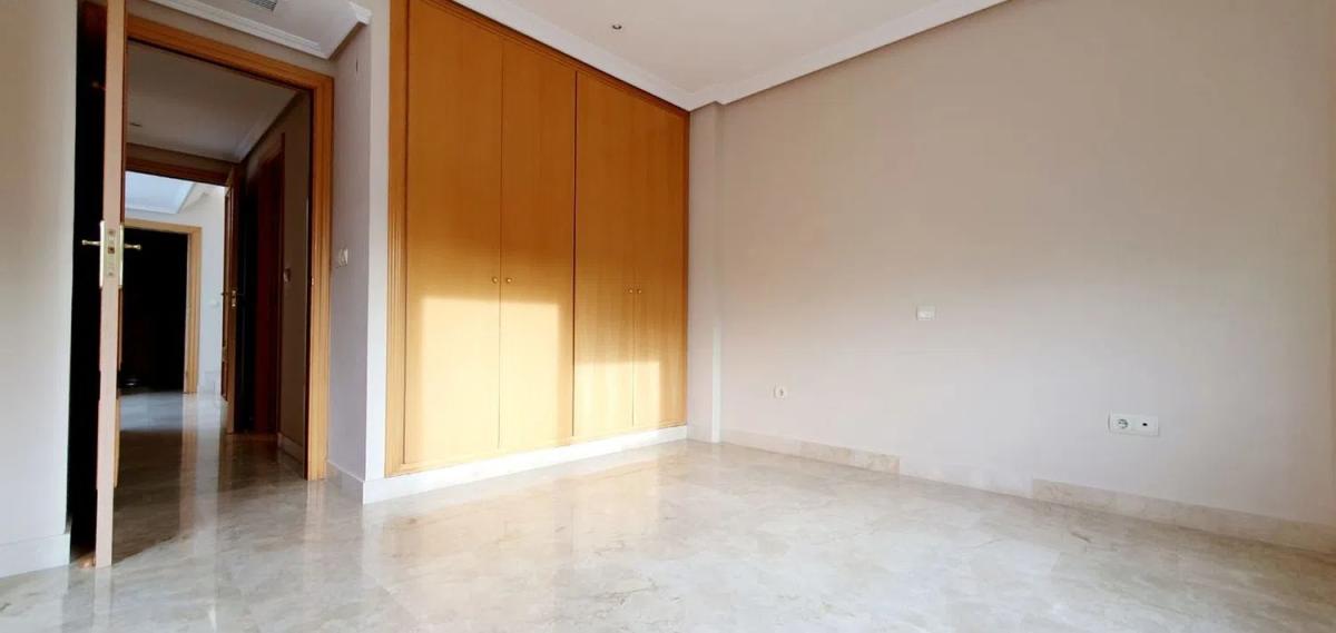 Sprzedaż niezależnego domku jednorodzinnego w Calle las Azaleas, 13, Estepona photo 3