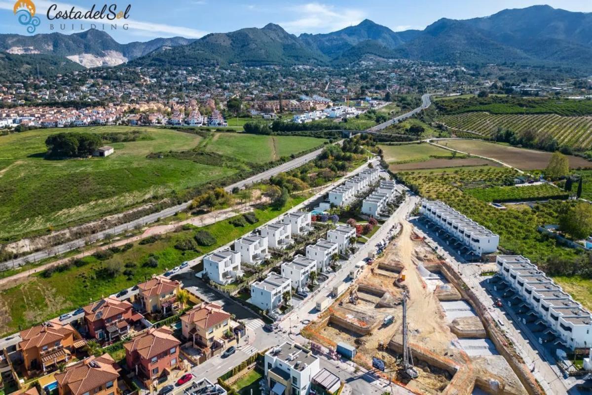 Sprzedaż niezależnego domku jednorodzinnego w Calle Juanito Valderrama, Alhaurín de la Torre photo 1