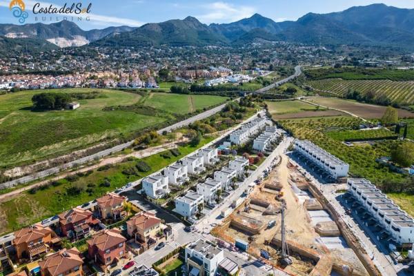 Chalet independiente en venta en  Calle Juanito Valderrama, Alhaurín de la Torre photo 1