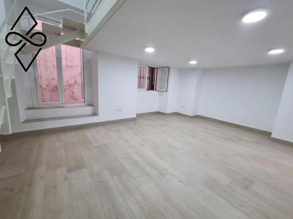 Duplex en venta en Barrio Ensanche Centro - Soho, Málaga thumbnail 1