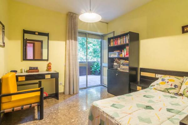 Apartment for sale in  Calle Esperanto, Málaga photo 4