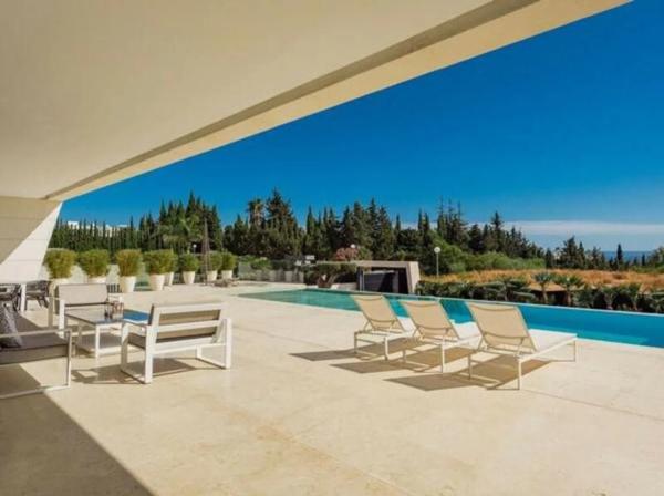 Chalet independiente en venta en  Bulevar Ashmawi, Marbella photo 1