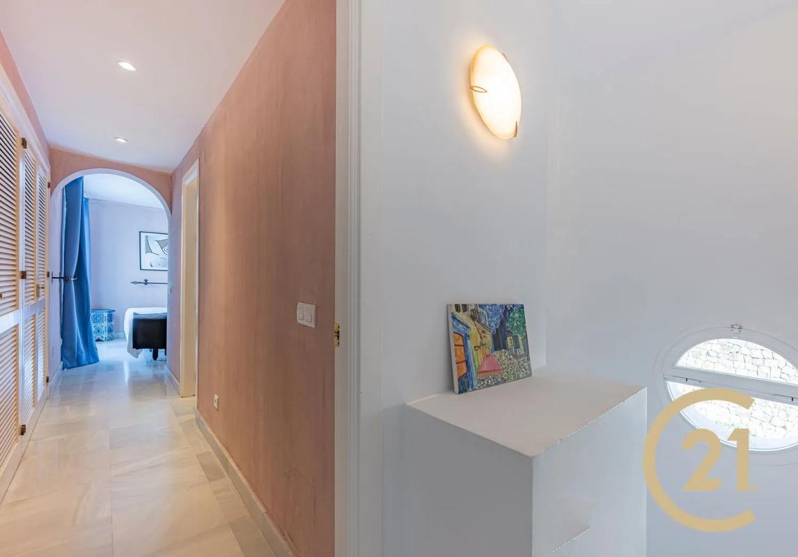 Venta de duplex en Urbanizacion el Herrojo, 9, Benahavís photo 3