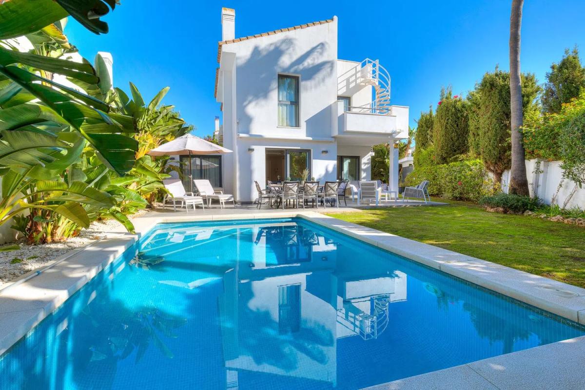 Venta de chalet independiente en Calle de la Perdiz, 10, Estepona
photo 1