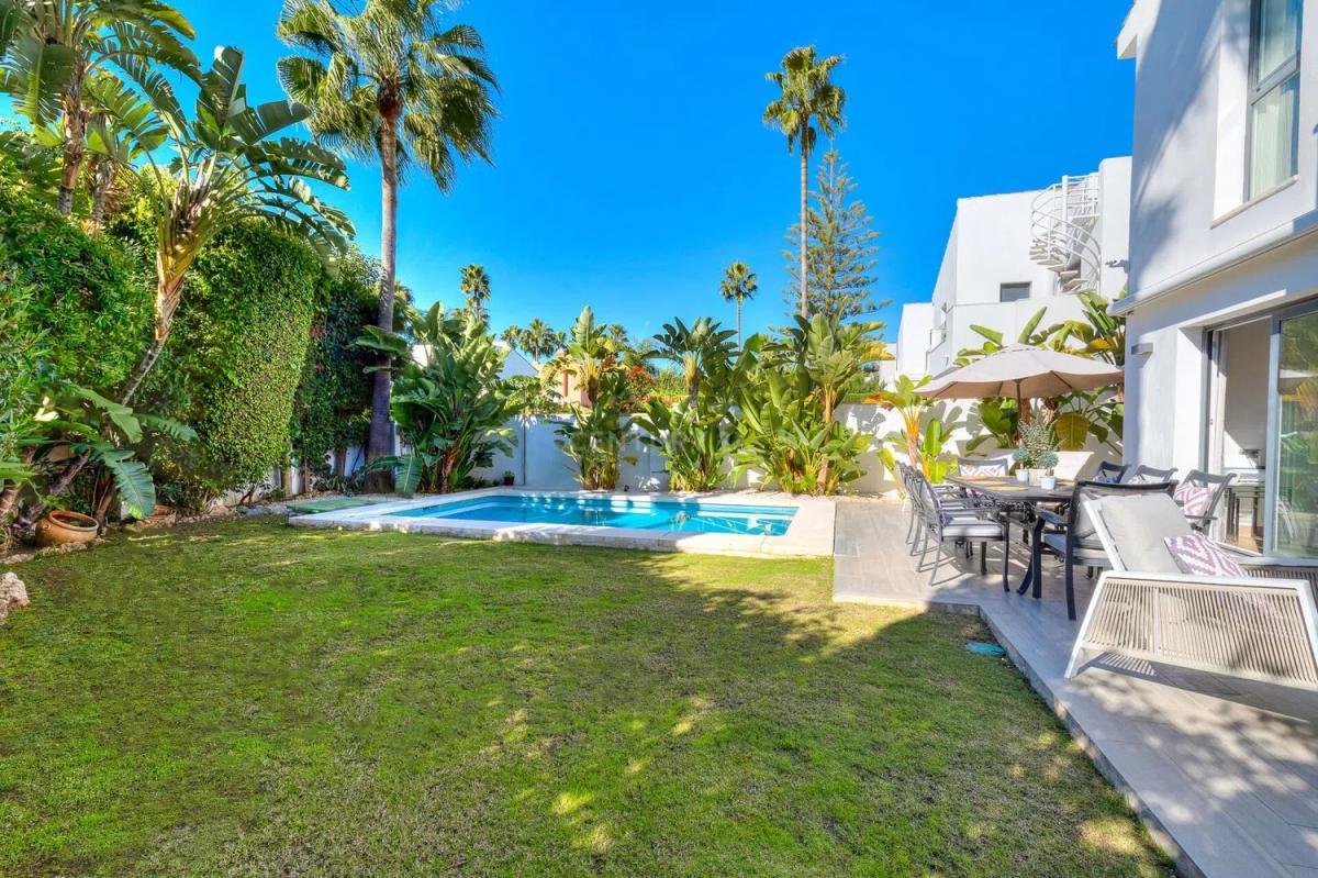 Venta de chalet independiente en Calle de la Perdiz, 10, Estepona
photo 2