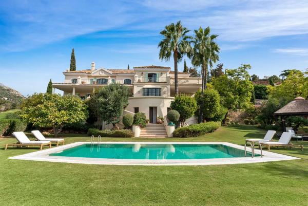 Detached villa for sale in Montemayor-Marbella Club, Benahavís photo 1