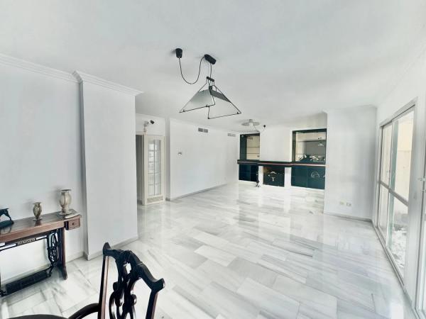 Penthouse na sprzedaż w Calle Jacinto Benavente, Marbella thumbnail 1