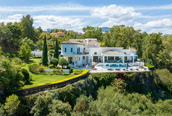 Detached villa for sale in La Quinta, Benahavís photo 1