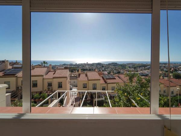 Detached villa for sale in Avenida de Cuba, 39 -1, Benalmádena photo 1