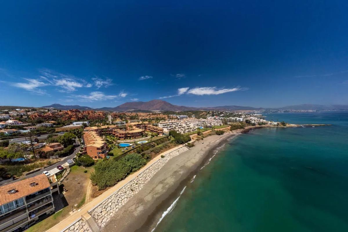 Sprzedaż niezależnego domku jednorodzinnego w  Urbanización Vista Bahia, 1 B, Casares photo 2