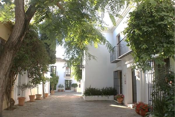 Chalet independiente en venta en  Camino de la Cruz, 4, Marbella photo 2