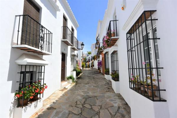 Chalet independiente en venta en  Camino de la Cruz, 4, Marbella photo 3