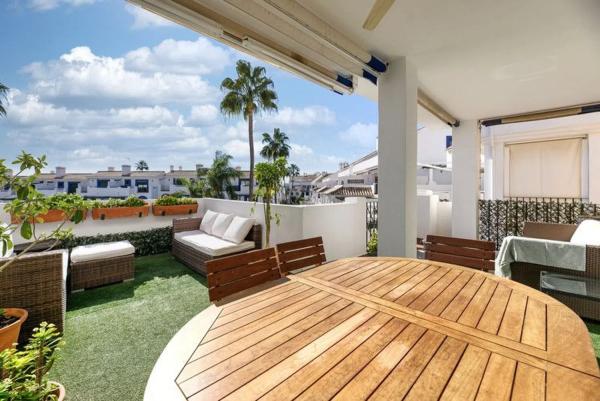 Penthouse for sale in  Calle Manuel de Falla, Marbella photo 1