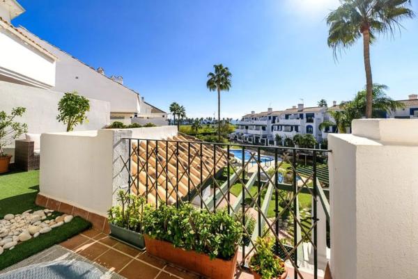 Penthouse for sale in  Calle Manuel de Falla, Marbella photo 2