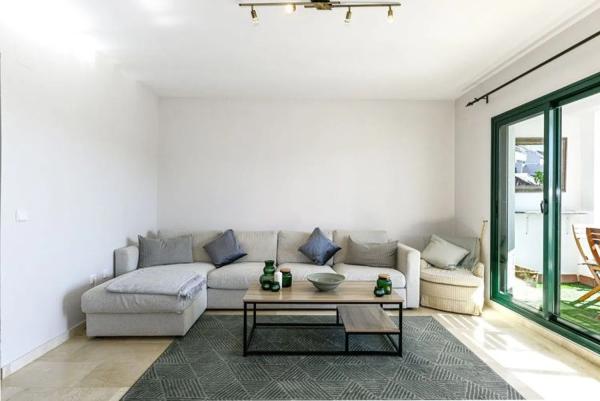 Penthouse for sale in  Calle Manuel de Falla, Marbella photo 4