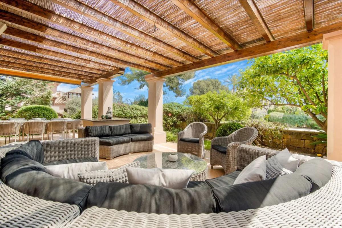 Venta de chalet independiente en Barrio Sierra Blanca, Marbella
photo 2