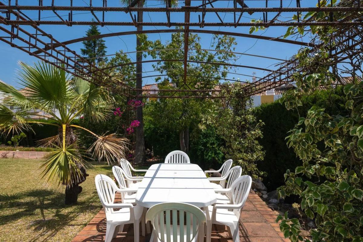 Продажа отдельного шале в Barrio Nueva Atalaya, Эстепона photo 3
