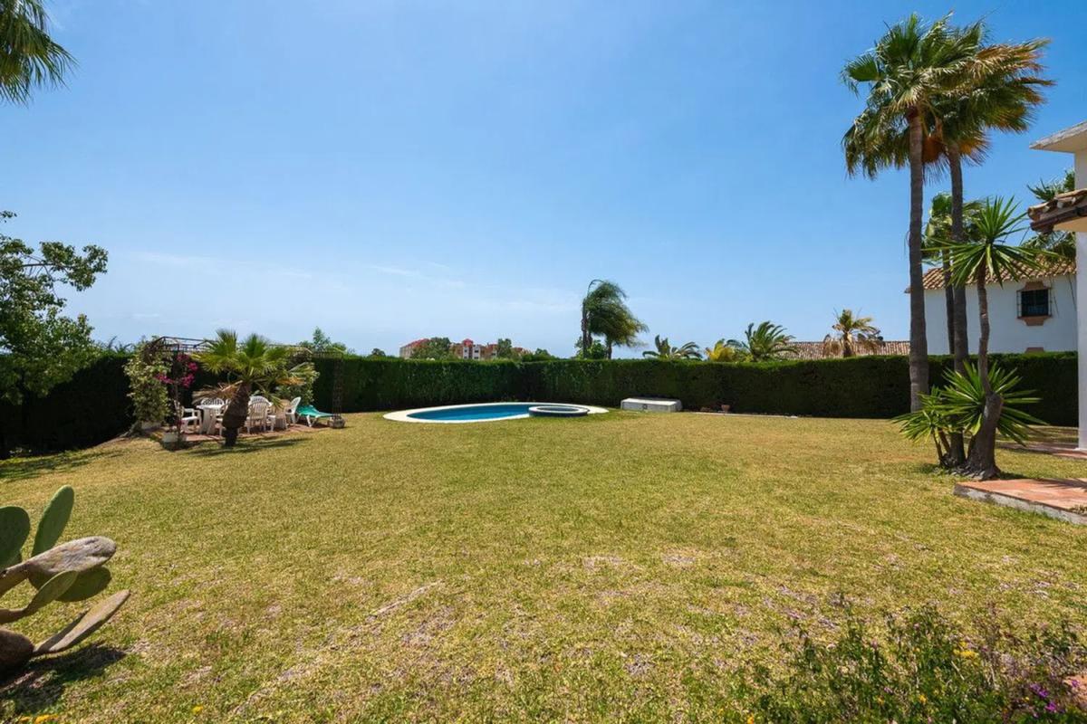 Продажа отдельного шале в Barrio Nueva Atalaya, Эстепона photo 4