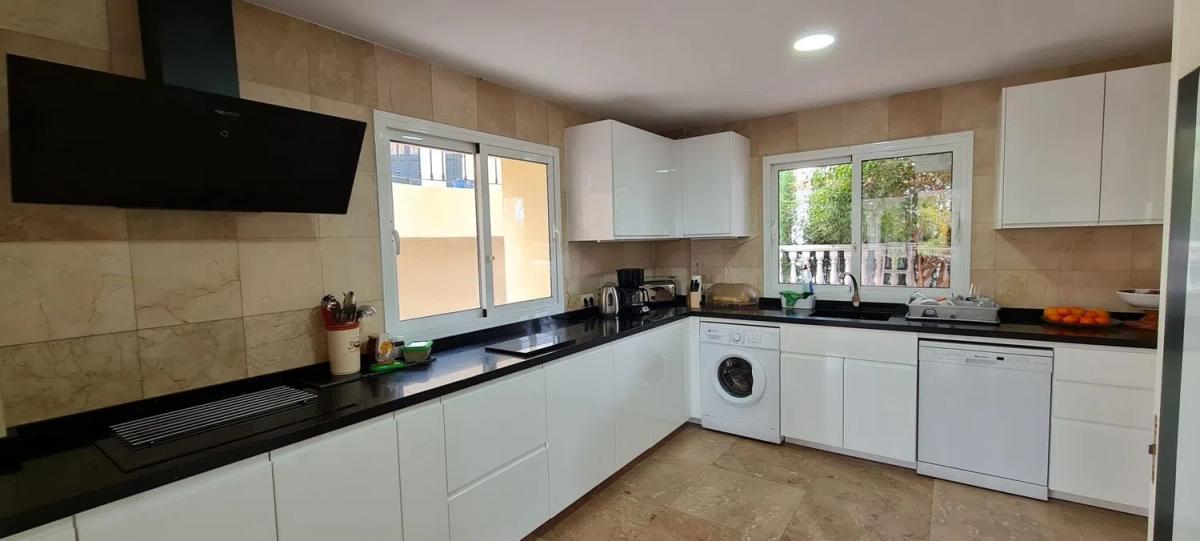 Sprzedaż niezależnego domku jednorodzinnego w  Barrio Riviera del Sol, Mijas photo 4