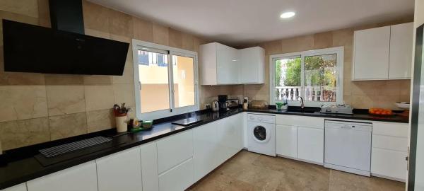Detached villa for sale in  Barrio Riviera del Sol, Mijas photo 4