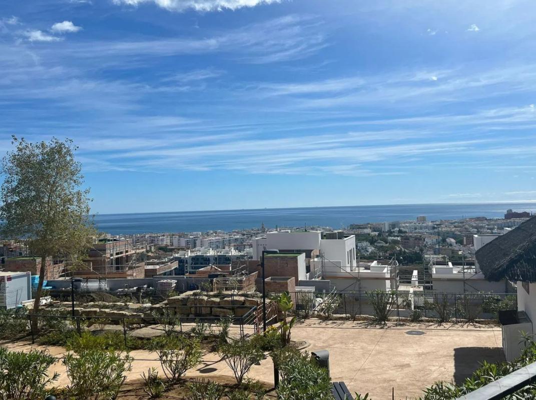 Продажа квартиры на Urbanizacion Altos de Estepona, Эстепона
photo 1