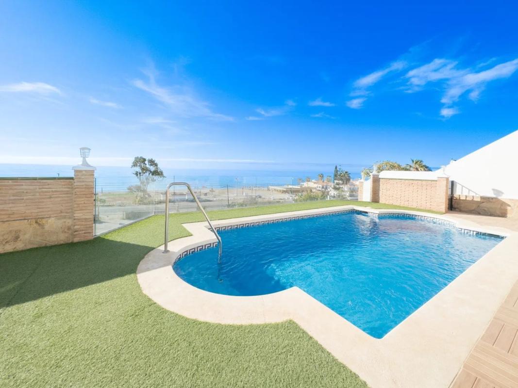 Venta de chalet independiente en Urbanización las Flores, Torrox
photo 1