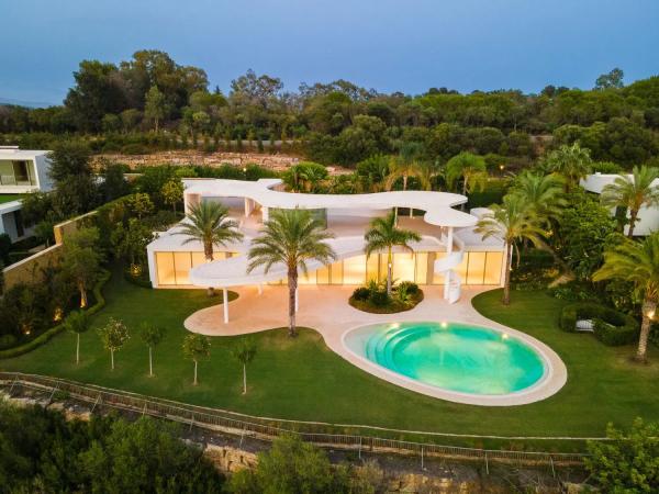 Коттедж на продажу в Casares Golf - Casares del Sol, Касарес photo 1