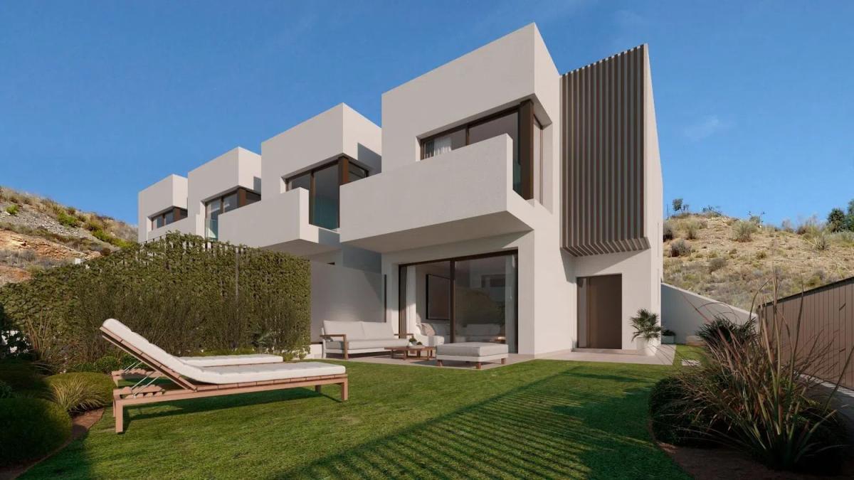 Sale of independent chalet in Calle Lancelot, Rincón de la Victoria
photo 4