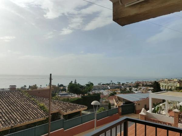 Chalet independiente en venta en Calle Campoamor, Rincón de la Victoria photo 1