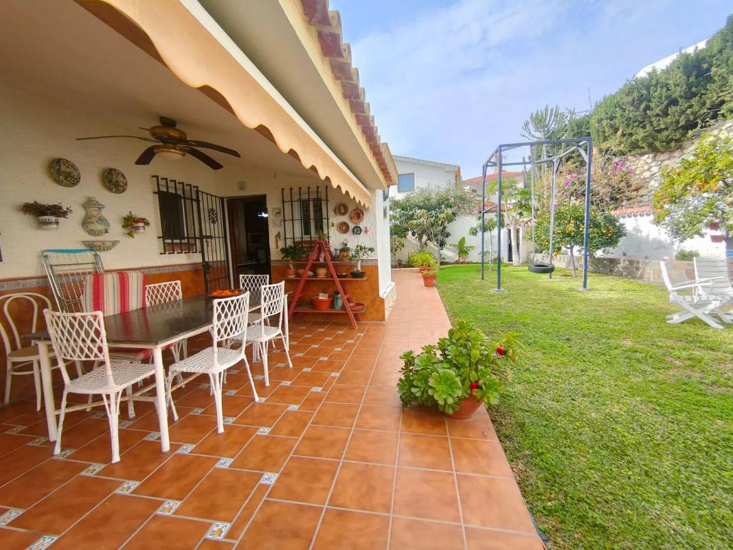 Sale of independent chalet in Calle Campoamor, Rincón de la Victoria
 photo 2