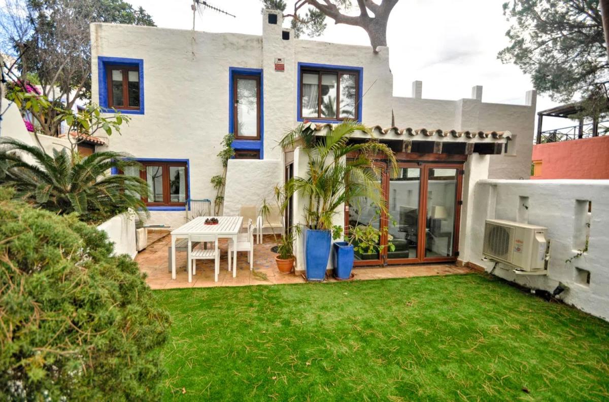 Venta de chalet independiente en Calle Monte Mayor, 200, Marbella
photo 1