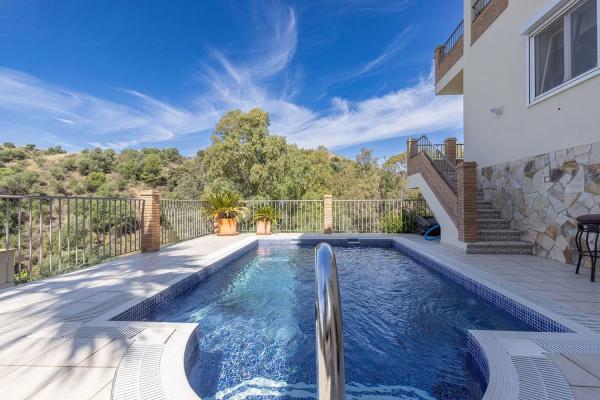 Chalet independiente en venta en Urbanización Doña Pilar, Mijas photo 1