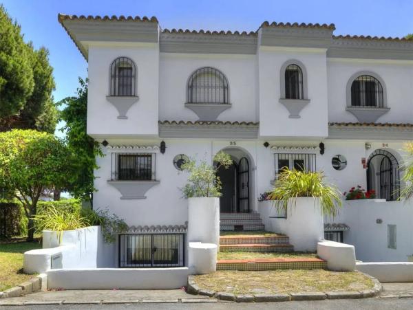 Chalet independiente en venta en Calle de la Playa, Marbella photo 1