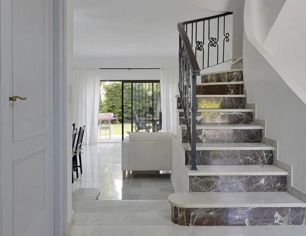 Chalet independiente en venta en Calle de la Playa, Marbella thumbnail 1