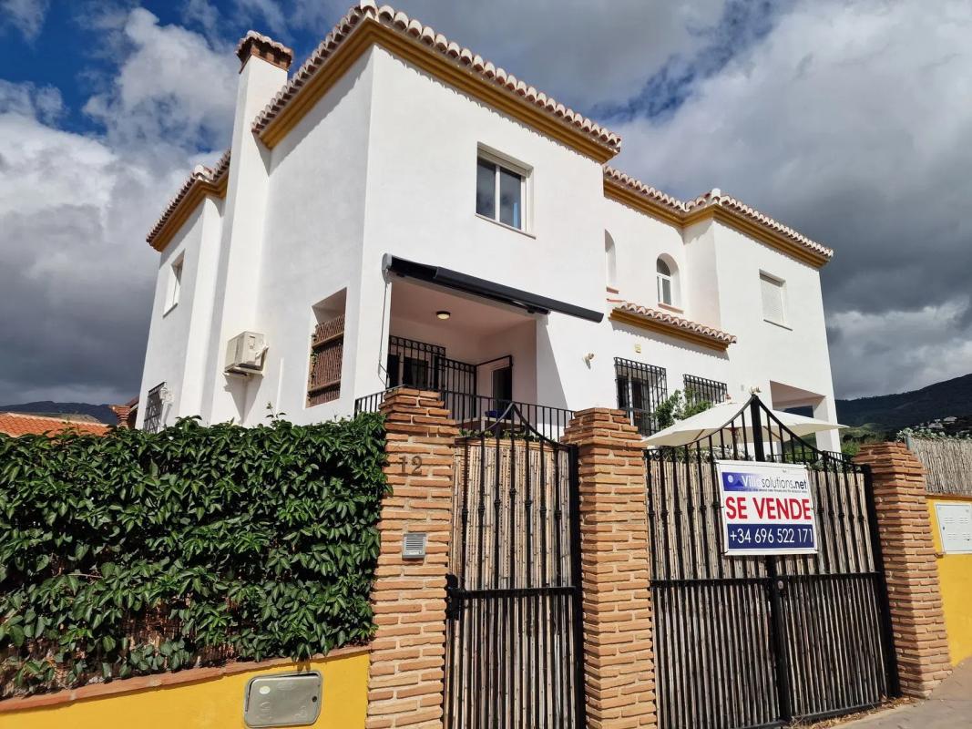 Casa independiente en calle Purifaleja, Alcaucín
photo 1