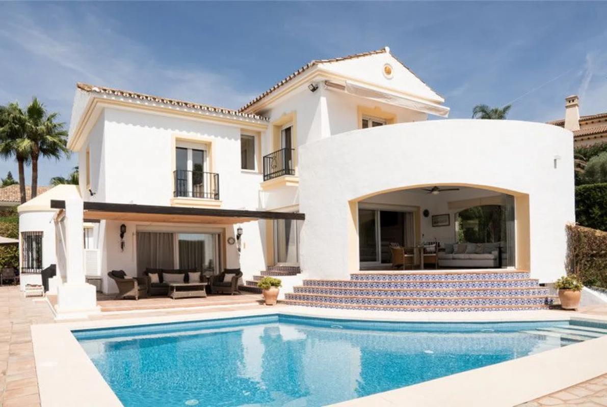 Sprzedaż niezależnego domku jednorodzinnego w Barrio Paraiso-Barronal, Estepona photo 2