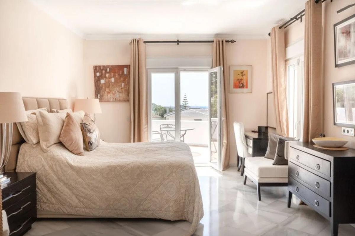 Sprzedaż niezależnego domku jednorodzinnego w Barrio Paraiso-Barronal, Estepona photo 4