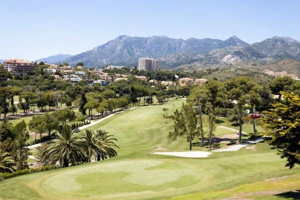 Piso en venta en  Barrio Rio Real, Marbella photo 1