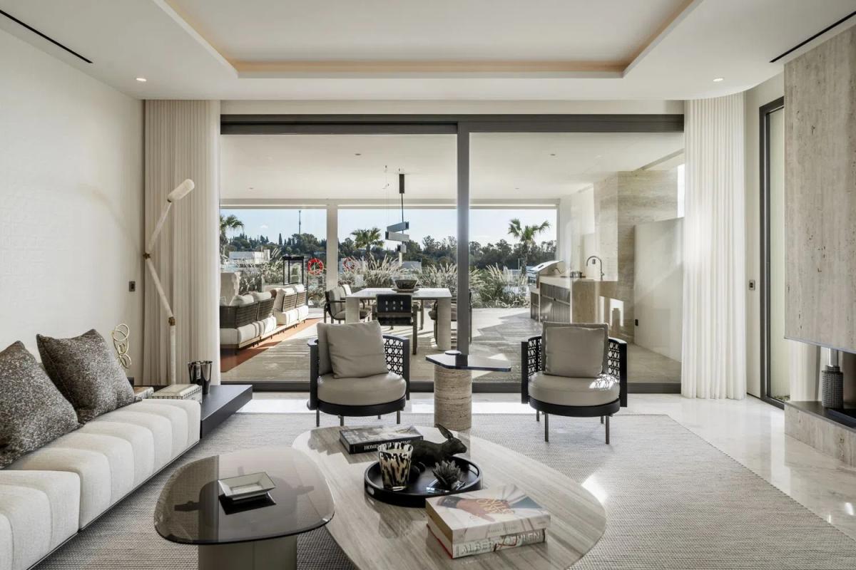 Sale of apartment in Bulevar Príncipe Alfonso de Hohenlohe, Marbella
 photo 2