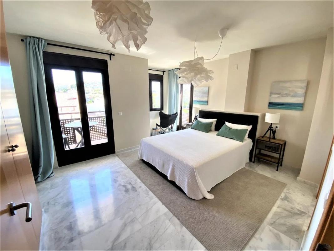 Sprzedaż niezależnego domku jednorodzinnego w Barrio Riviera del Sol, Mijas photo 3
