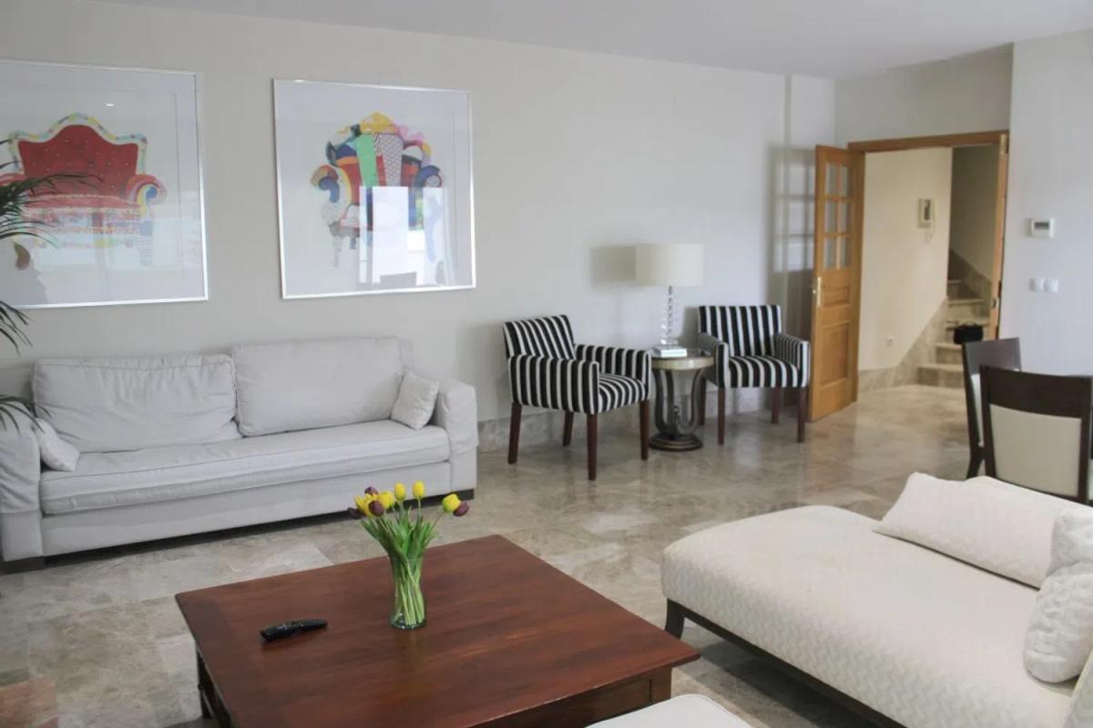 Venta de chalet independiente en Calle Sand, Marbella
photo 2