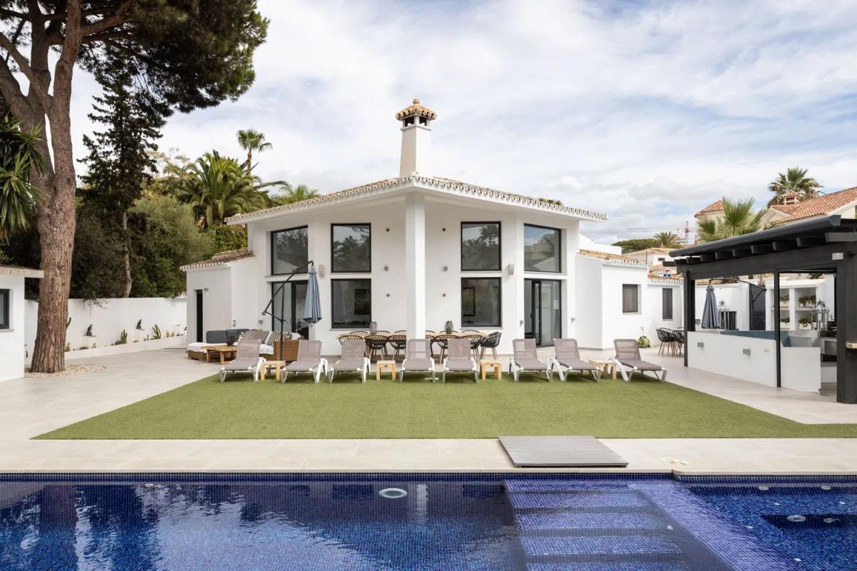 Venta de chalet independiente en Barrio Las Chapas-Alicate Playa, Marbella
photo 1