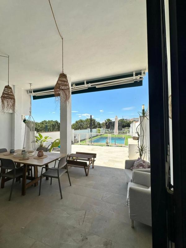 Sale of independent chalet in Calle Estados Unidos, Rincón de la Victoria
photo 2