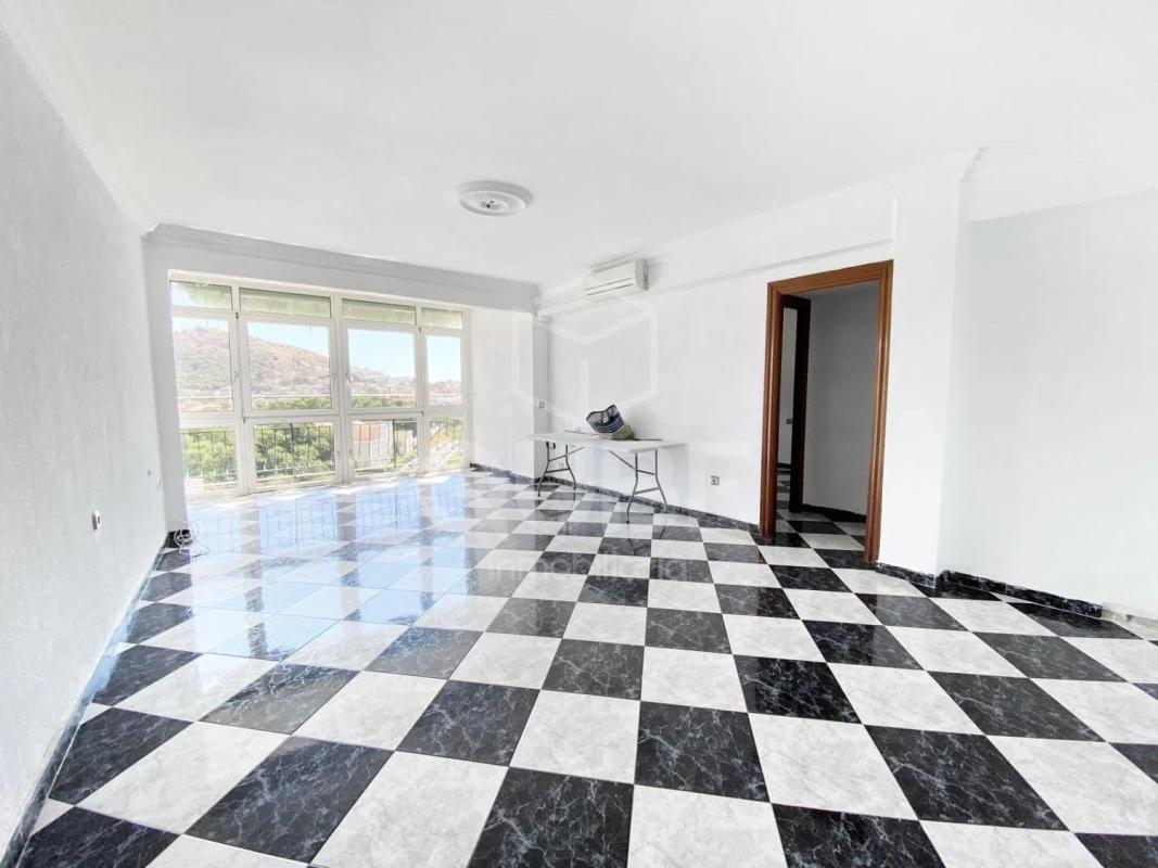 Venta de piso en Calle San Millán, Málaga
photo 1