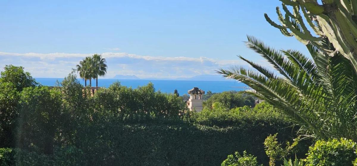 Sprzedaż niezależnego domku jednorodzinnego w Calle Maestra Doña Carola, Marbella photo 1