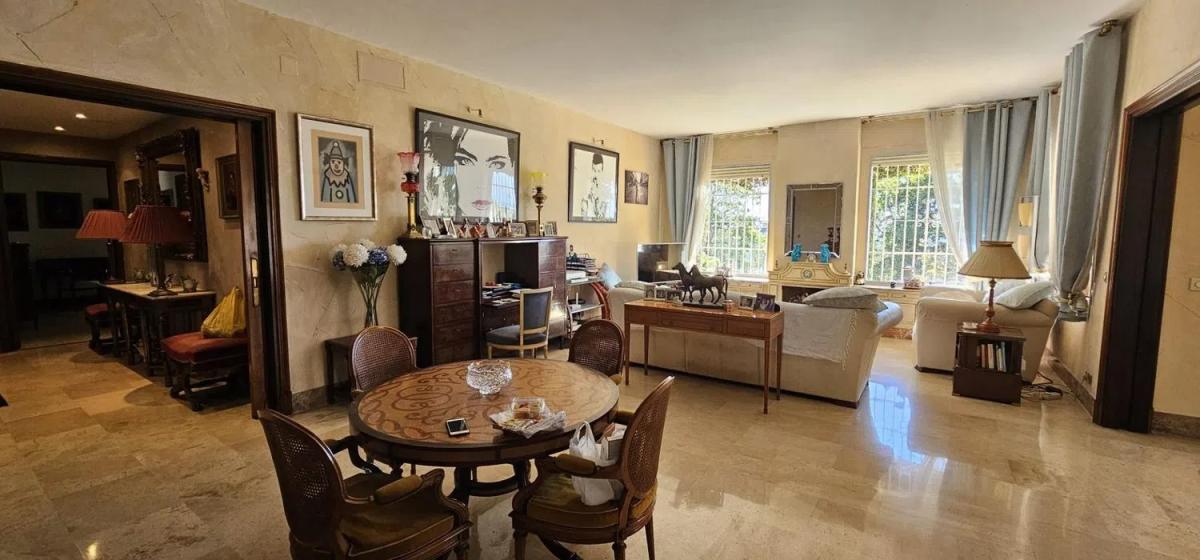 Sprzedaż niezależnego domku jednorodzinnego w Calle Maestra Doña Carola, Marbella photo 3