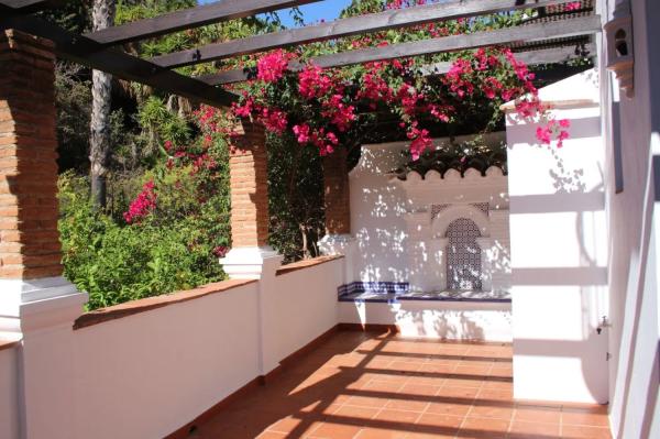 Chalet independiente en venta en  Calle Sierra Bermeja, Marbella photo 1