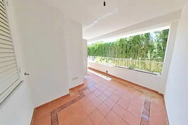 Piso en venta en  Barrio Rio Real, Marbella photo 2