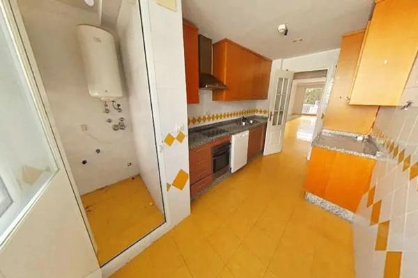 Piso en venta en  Barrio Rio Real, Marbella photo 3